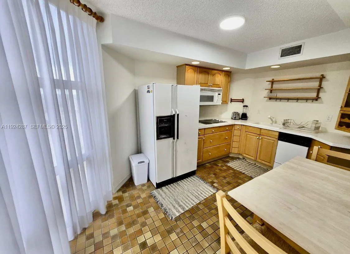 6423 Collins Ave # 207, Miami Beach, FL 33141 photo 11
