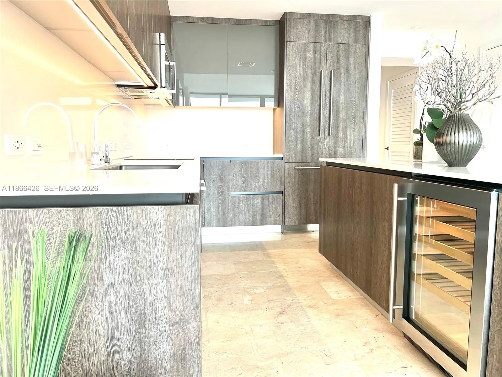 88 SW 7 # 3606, Miami, FL 33131 photo 2