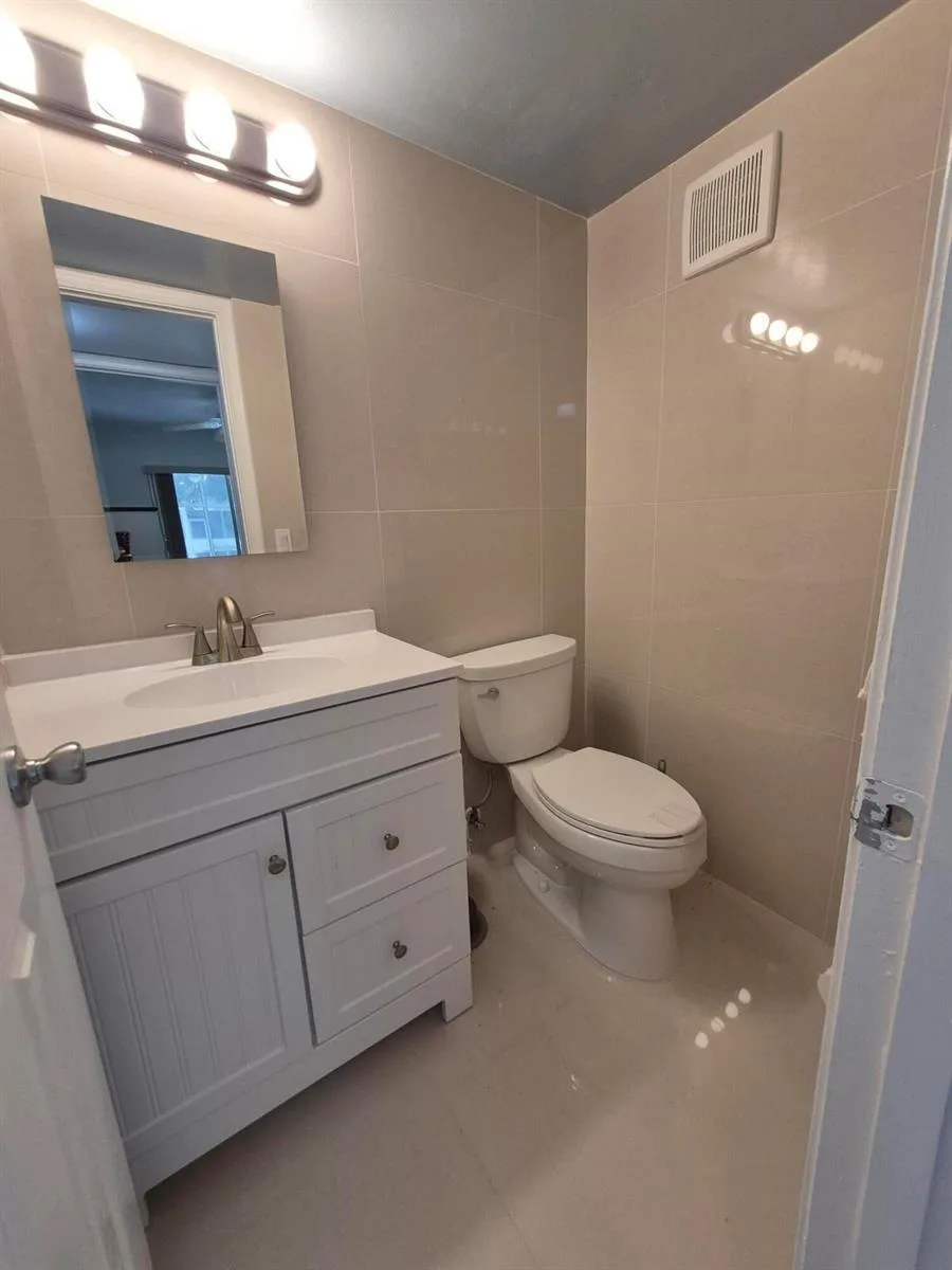 144 Dorchester G, West Palm Beach, FL 33417 photo 4