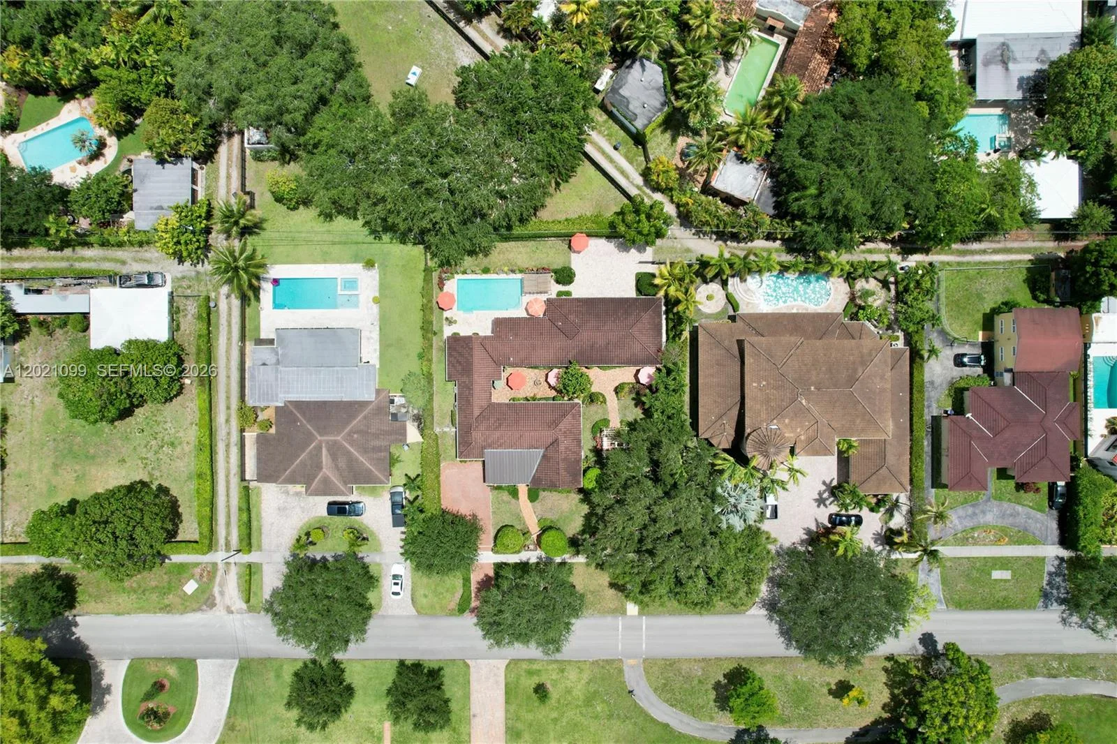 37 Deer Run, Miami Springs, FL 33166 photo 2