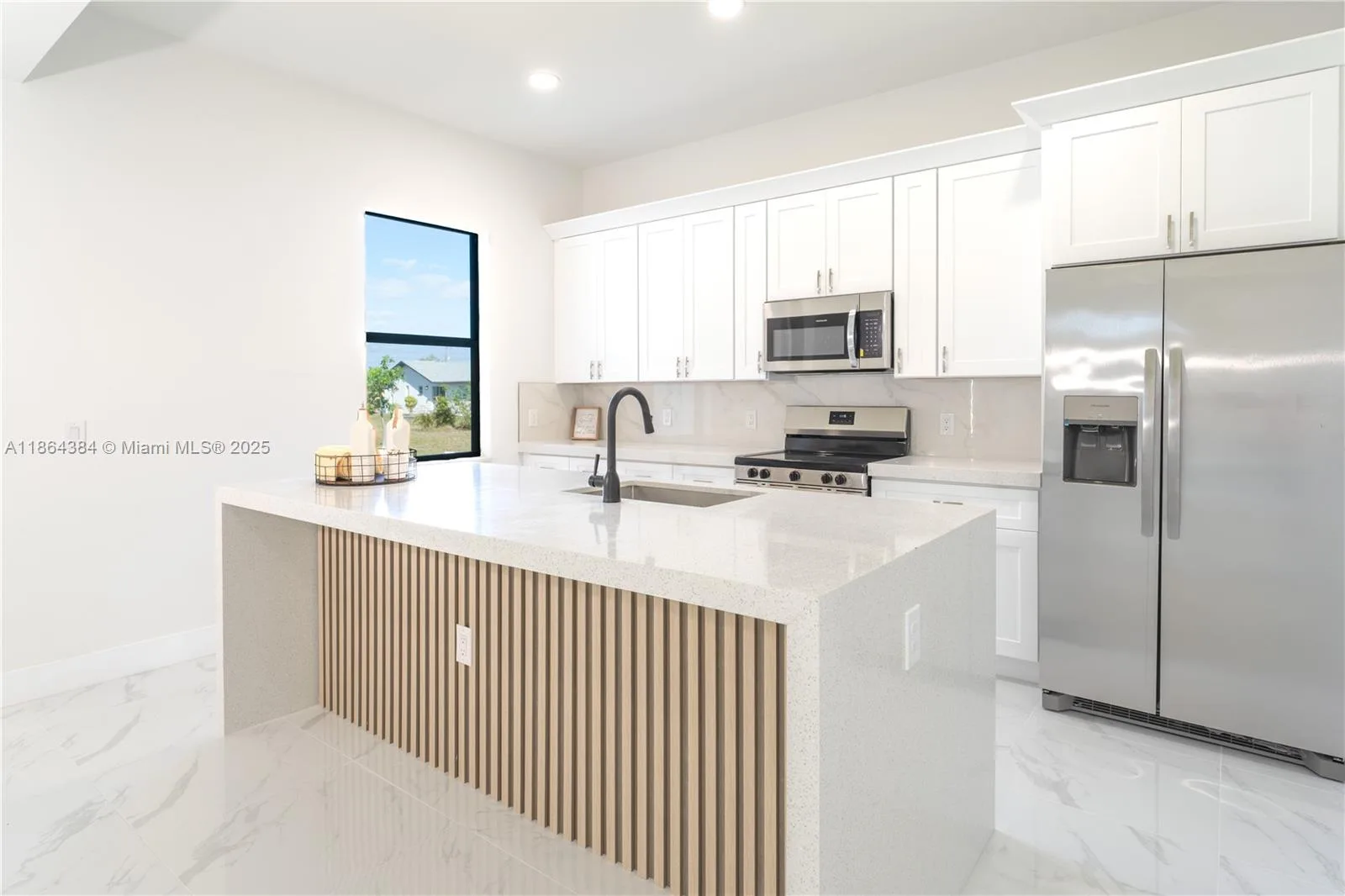 1407 NE 5TH AVE, Cape Coral, FL 33909 photo 4