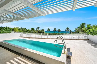 THE SURF CLUB