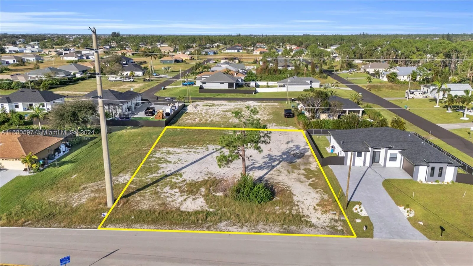 2206 N EL Dorado Blvd, Cape Coral, FL 33993