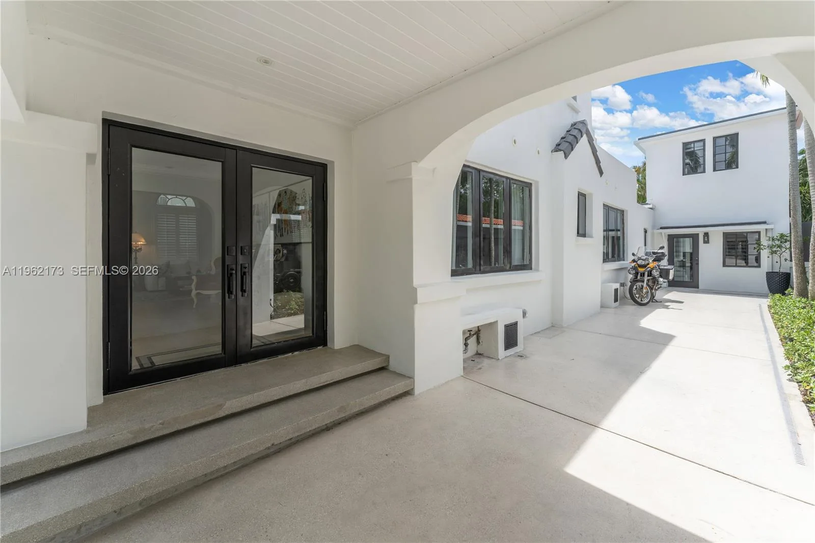 1826 Fairhaven Pl, Miami, FL 33133 photo 4