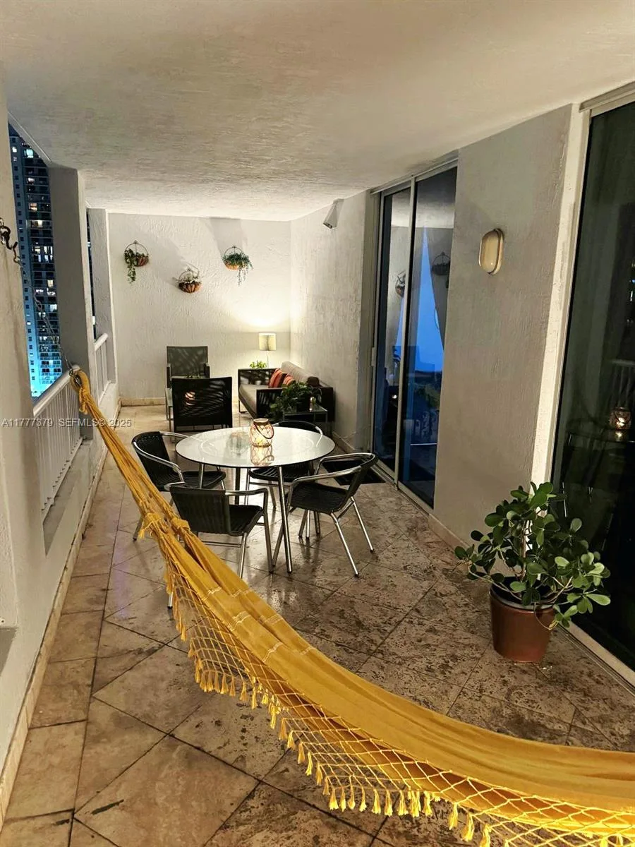 170 SE 14th St # 2705, Miami, FL 33131