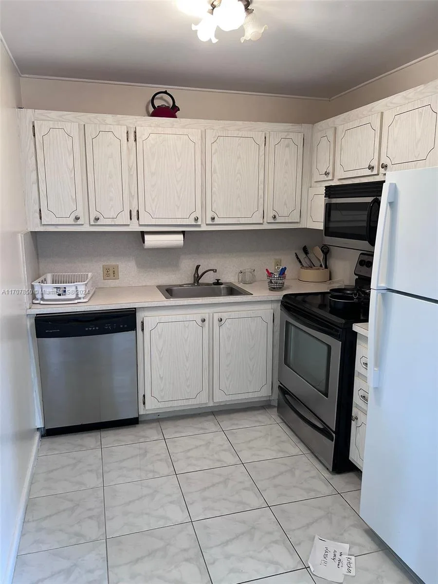324 Fanshaw H # 324 H, Boca Raton, FL 33434 photo 4