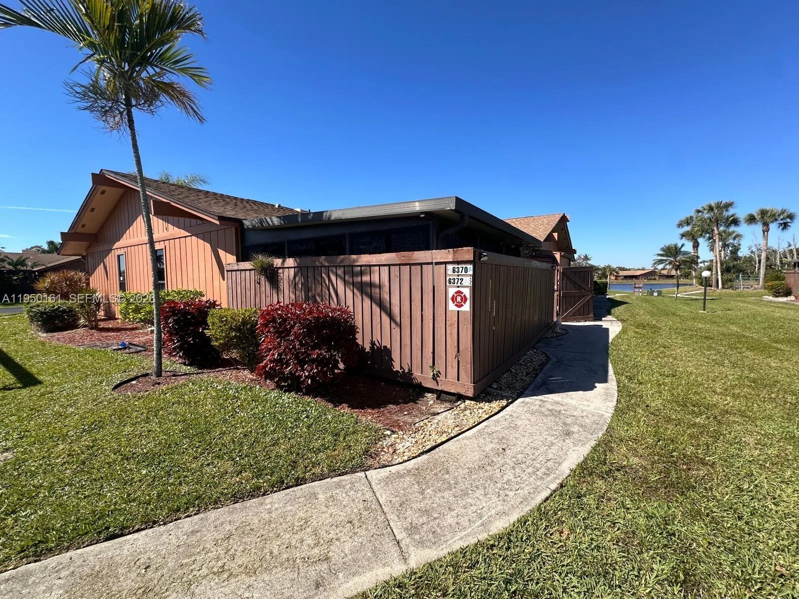 6370 ROYAL WOODS DR, Fort Myers, FL 33908 — zdjęcie 3