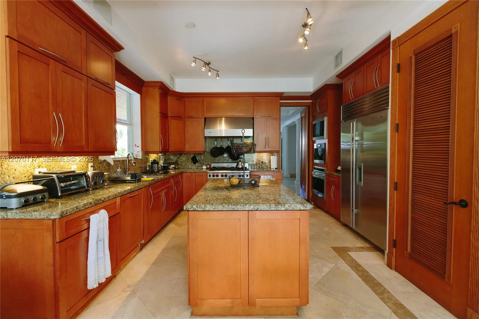 335 W Enid Dr, Key Biscayne, FL 33149 photo 10