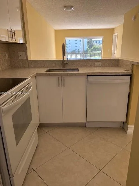 2226 N Cypress Bend Dr # 210, Pompano Beach, FL 33069 photo 10