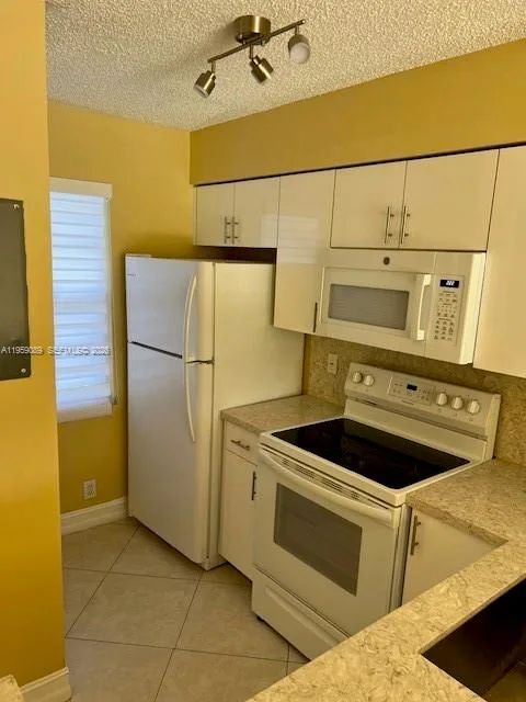 2226 N Cypress Bend Dr # 210, Pompano Beach, FL 33069 photo 8