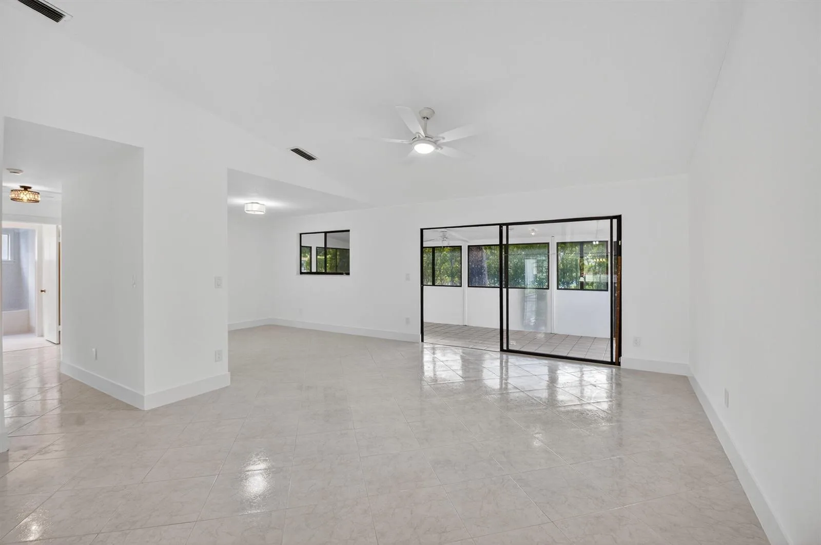 29 Fawlkland Circle, Boynton Beach, FL 33426 photo 12