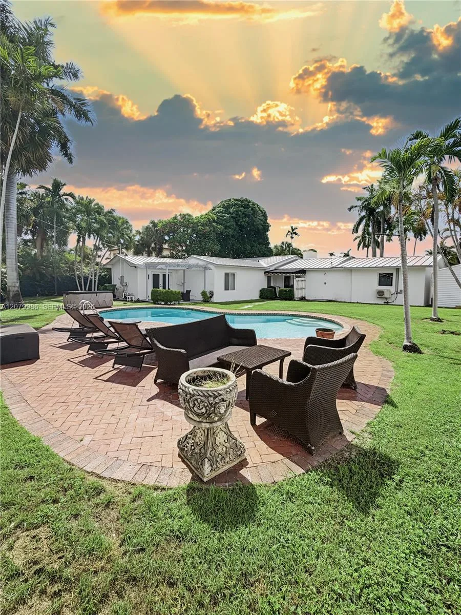 2421 NE 13th St, Fort Lauderdale, FL 33304 photo 4