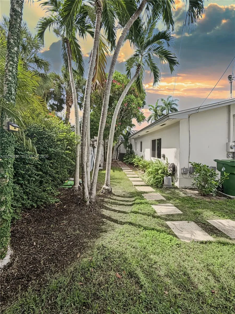 2421 NE 13th St, Fort Lauderdale, FL 33304 photo 7