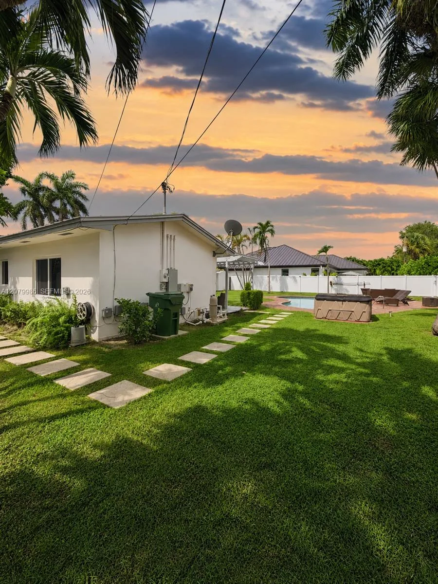 2421 NE 13th St, Fort Lauderdale, FL 33304 photo 9