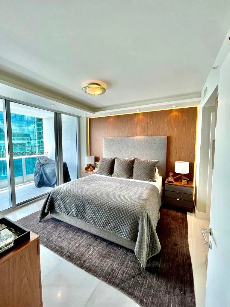 200 BISCAYNE BLVD WAY # 4310, Miami, FL 33131 photo 4
