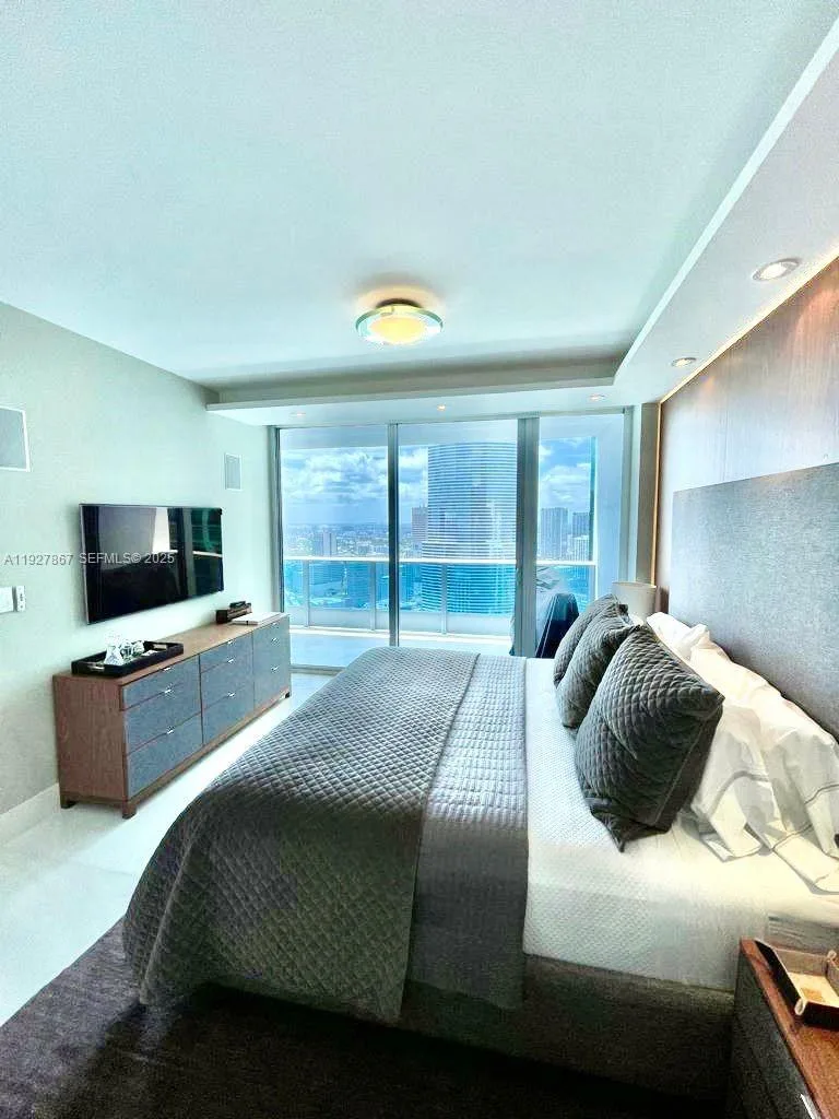 200 BISCAYNE BLVD WAY # 4310, Miami, FL 33131 photo 5