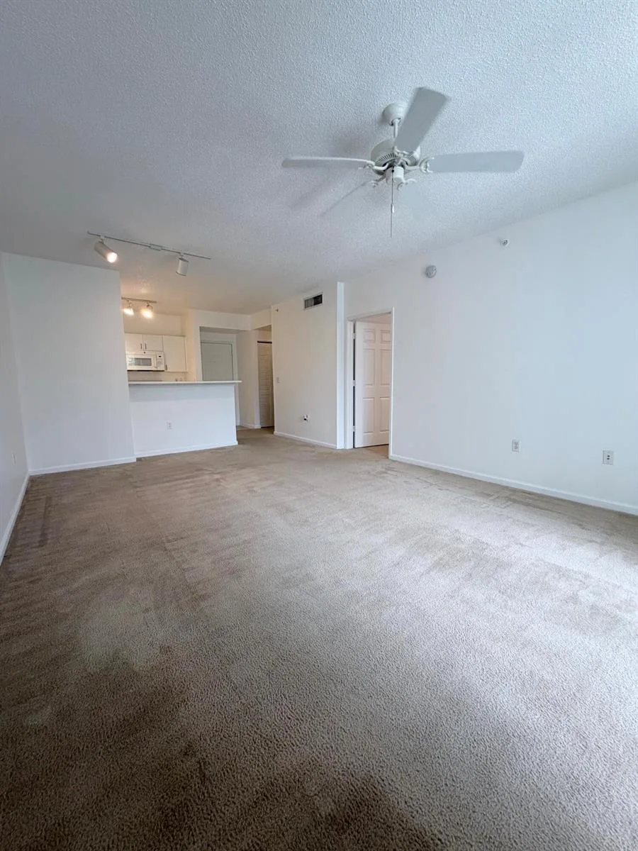 630 S SAPODILLA Avenue # 323, West Palm Beach, FL 33401 photo 7
