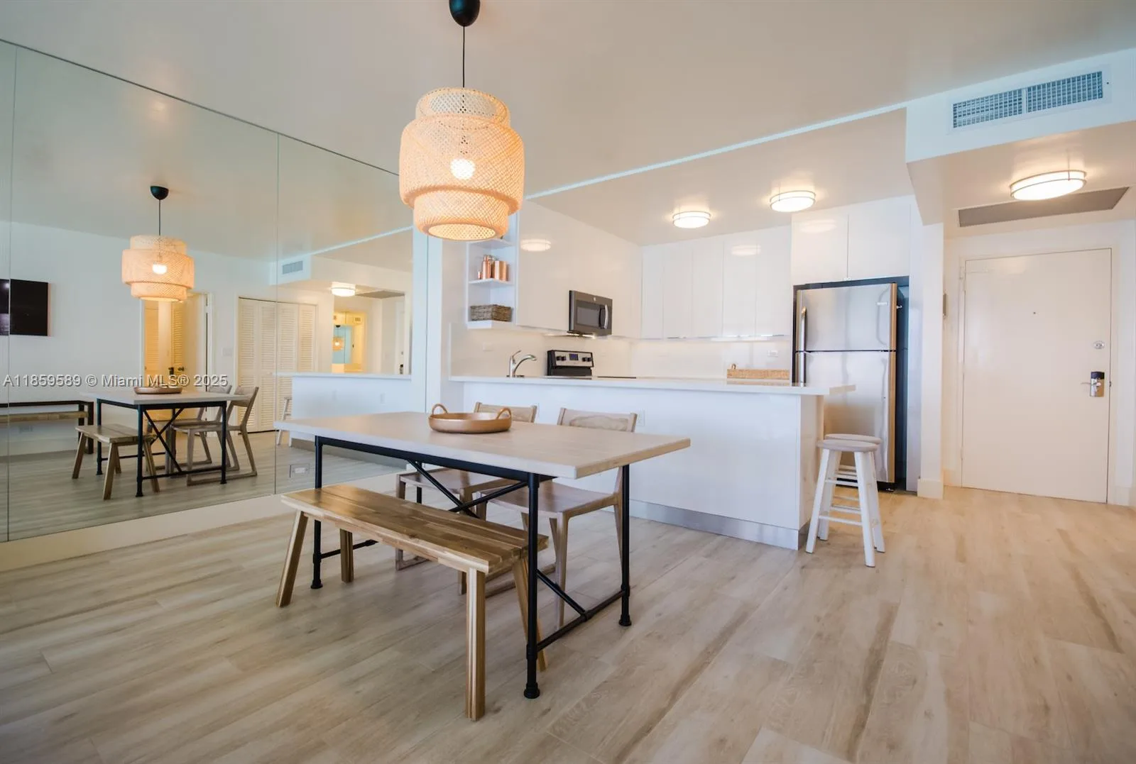 5601 Collins Ave # 1204, Miami Beach, FL 33140 photo 2
