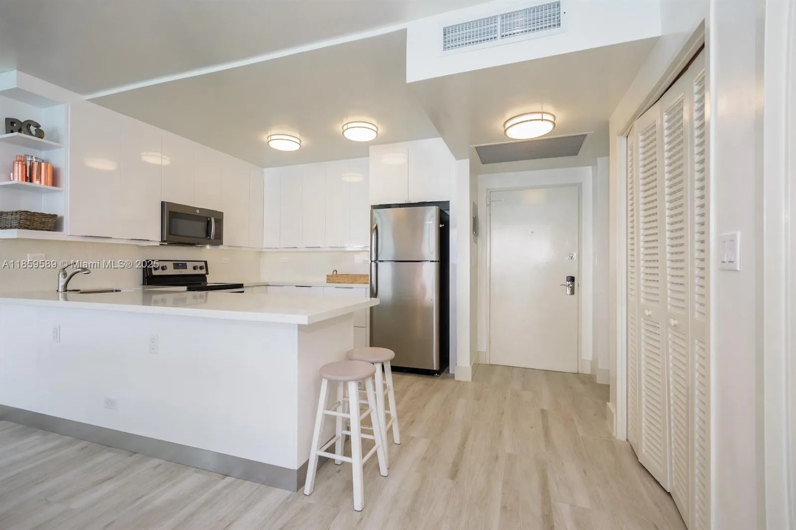 5601 Collins Ave # 1204, Miami Beach, FL 33140 photo 4