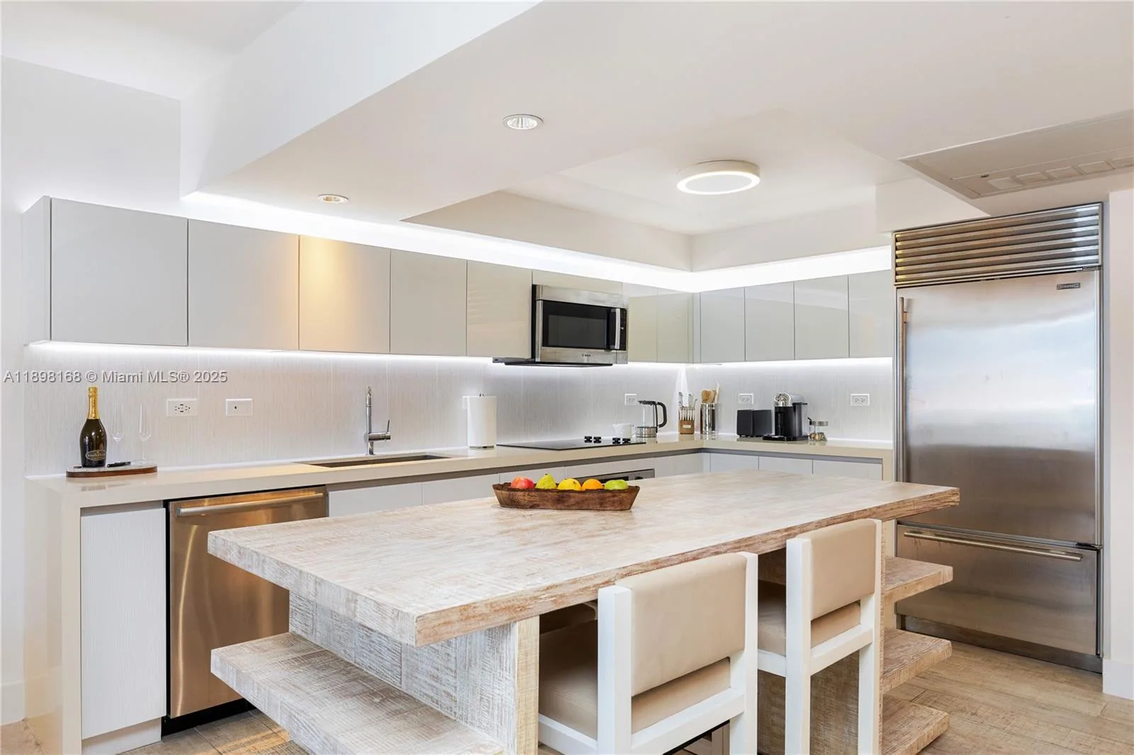 102 24th St # 1112, Miami Beach, FL 33139 photo 2