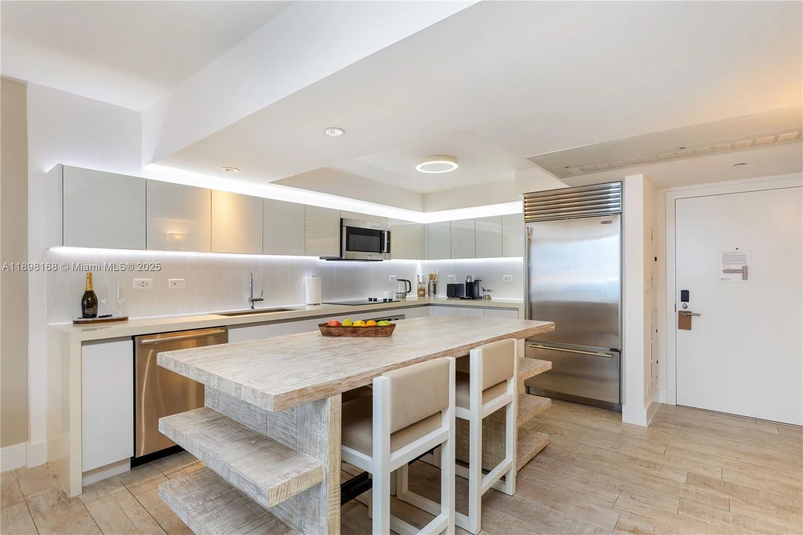 102 24th St # 1112, Miami Beach, FL 33139 photo 3