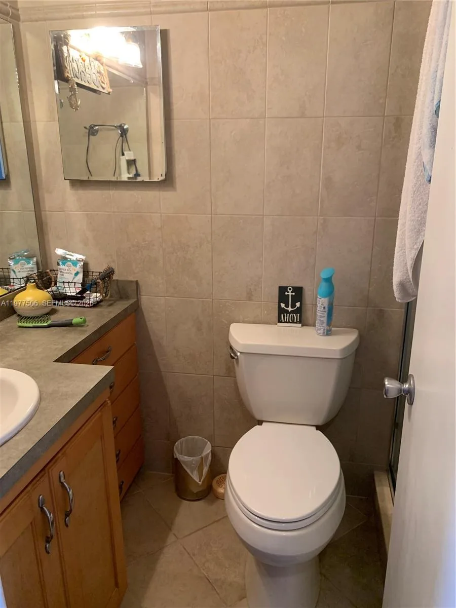322 Taylor St # 2D, Hollywood, FL 33019 photo 12