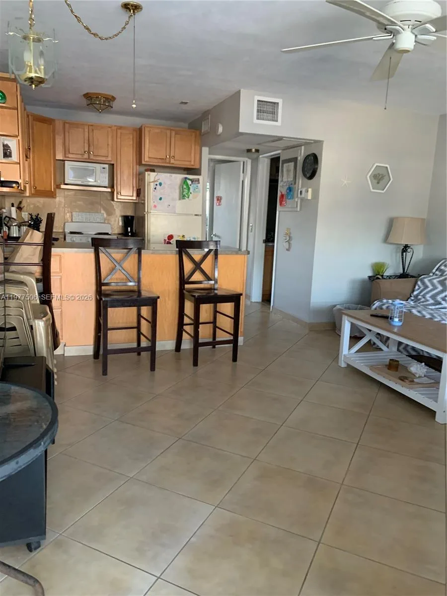 322 Taylor St # 2D, Hollywood, FL 33019 photo 9