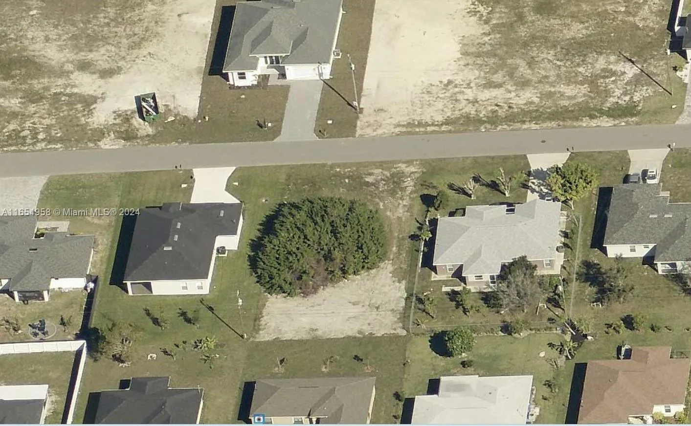 124 NE 8th Ter, Cape Coral, FL 33909 photo 4