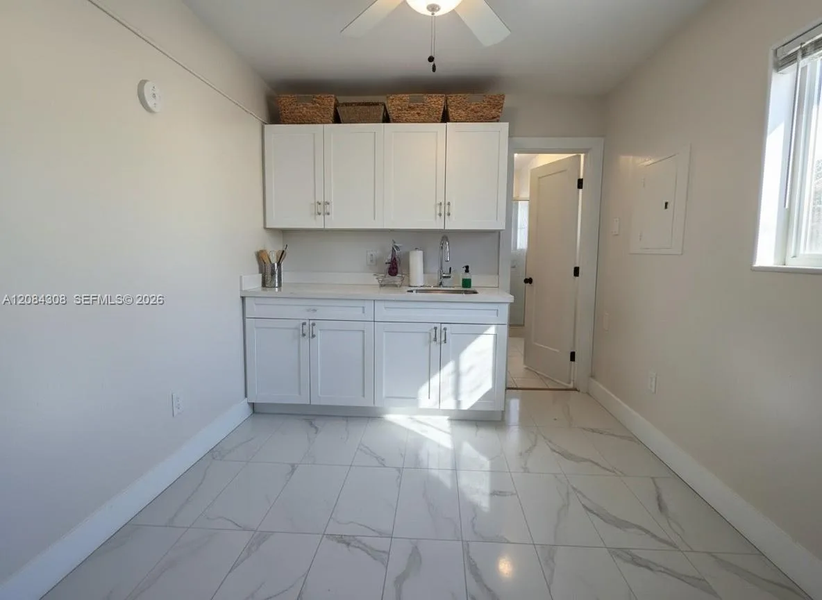 1430 N 68th Ave # B, Hollywood, FL 33024