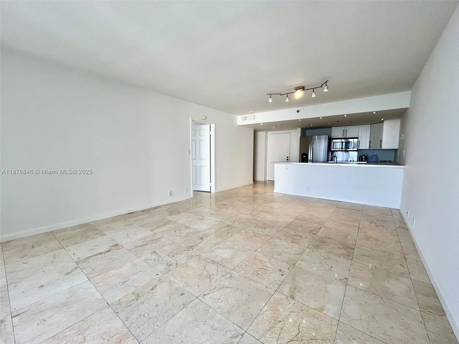 7601 E Treasure Dr # 2308, North Bay Village, FL 33141 photo 3