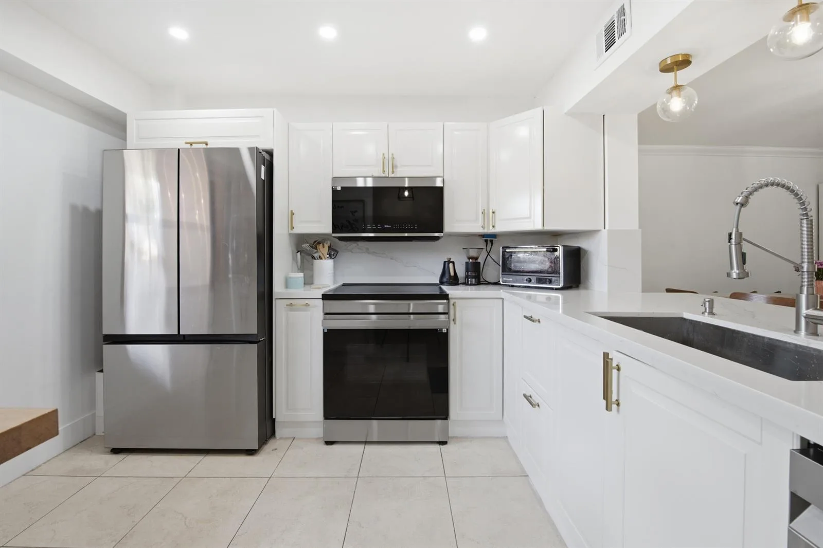 371 W Park Drive # 1-17, Miami, FL 33172 photo 4