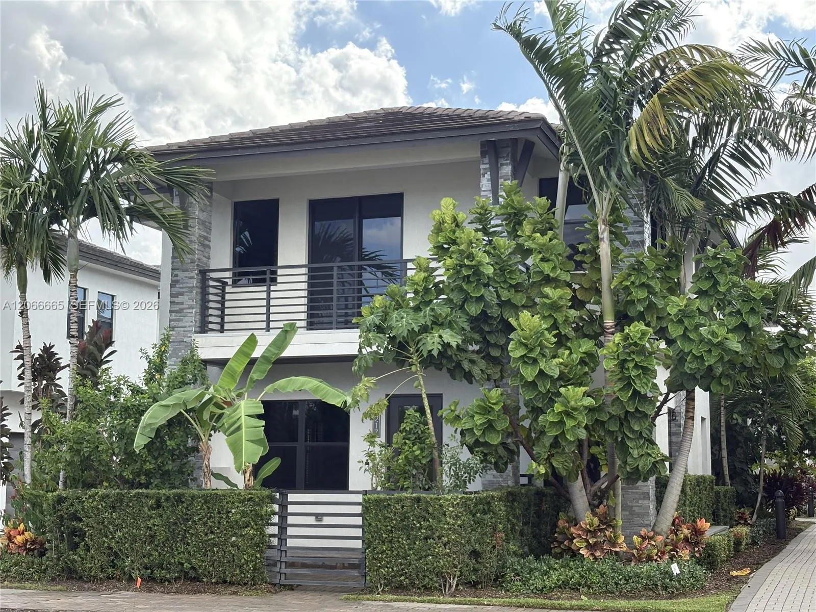 8217 NW 46th St, Doral, FL 33166