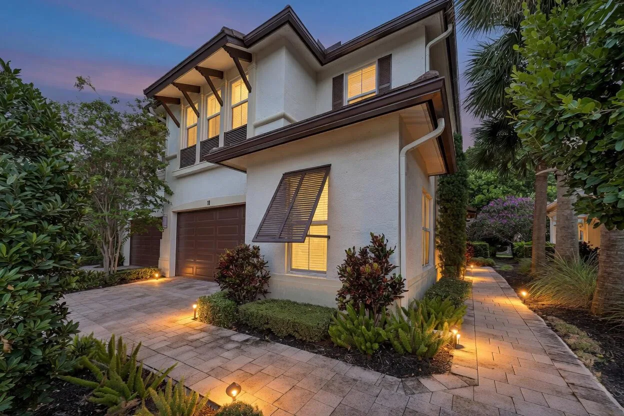 23008 Clear Echo Drive # 11, Boca Raton, FL 33433