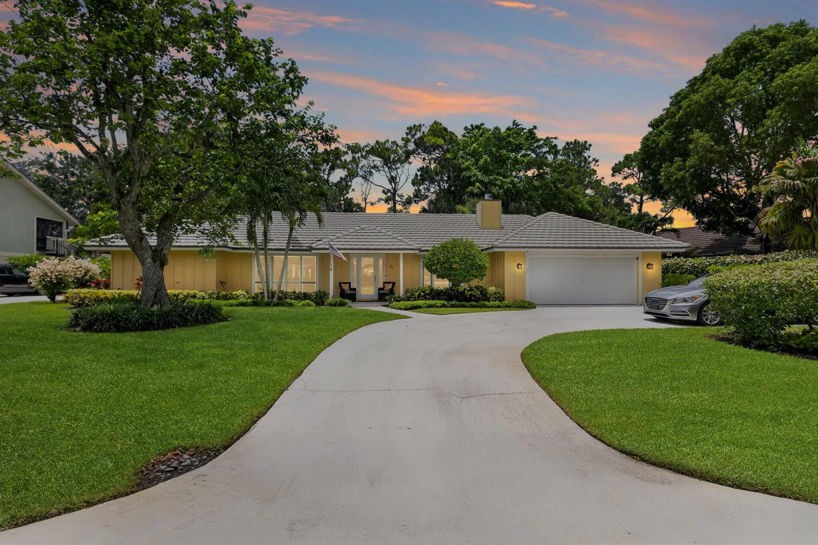 26 Cambria Road W, Palm Beach Gardens, FL 33418