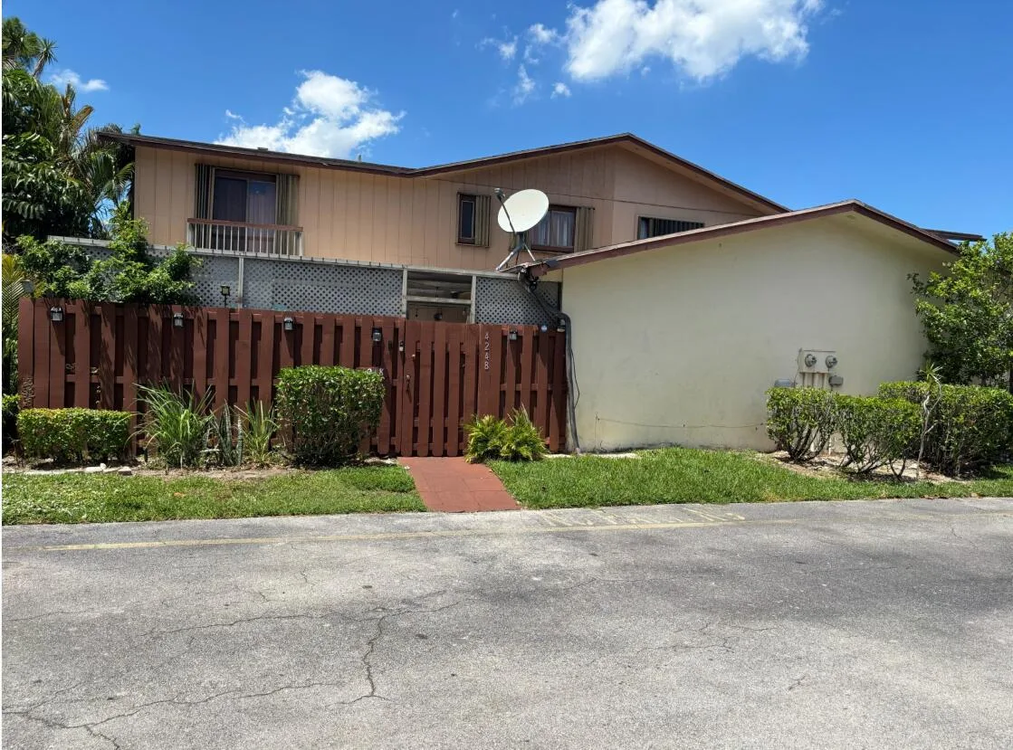 4248 Landar Drive, FL 33463