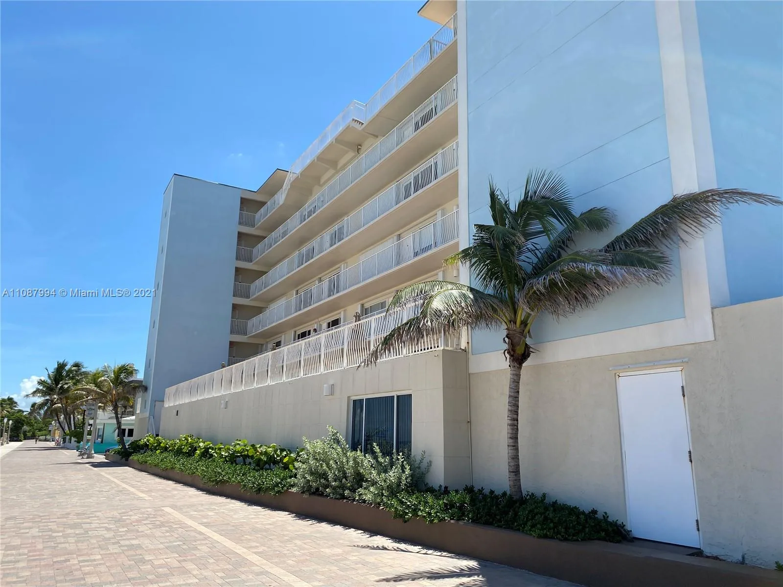 300 Oregon St # 204, Hollywood, FL 33019 photo 2