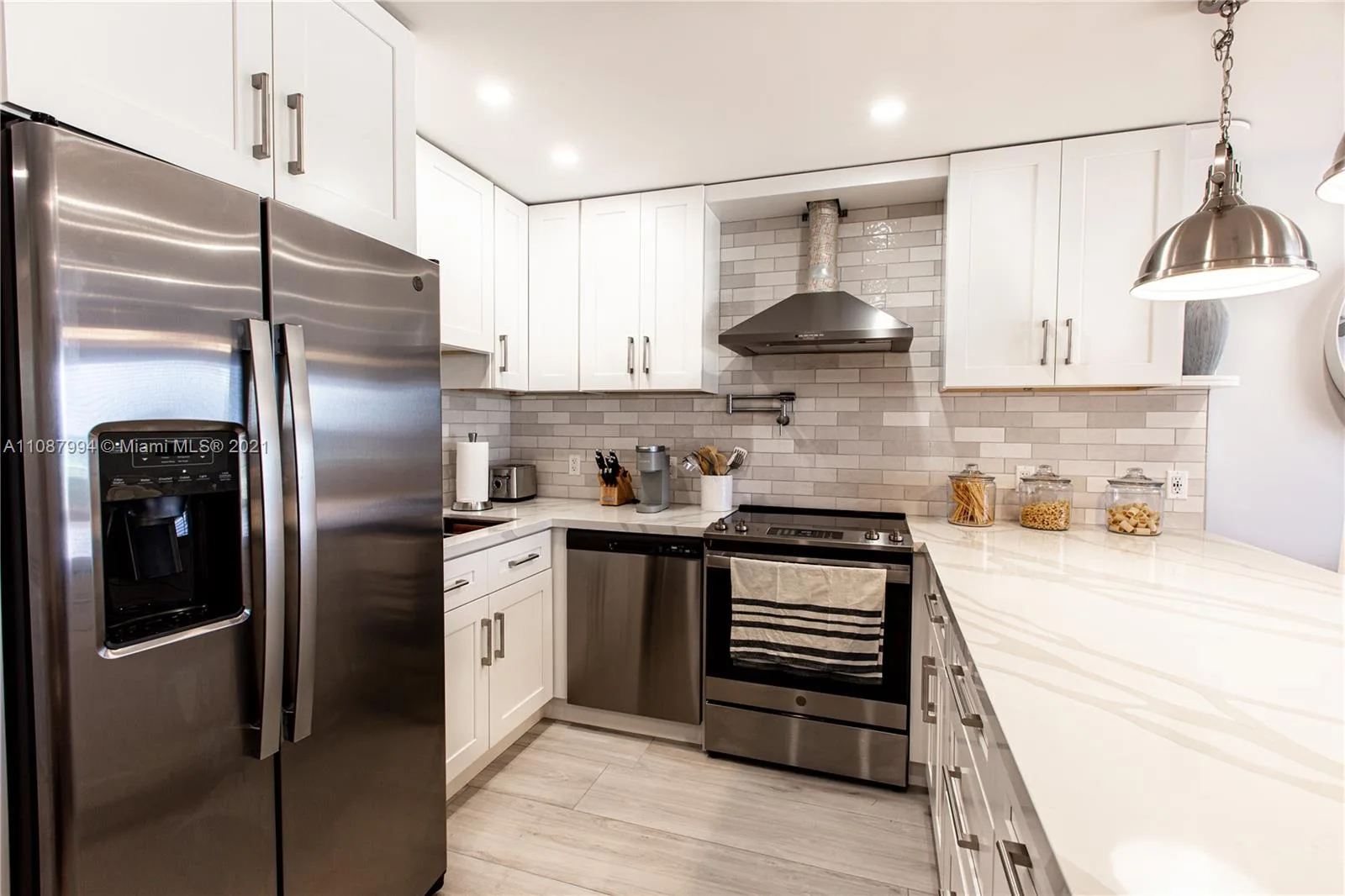 300 Oregon St # 204, Hollywood, FL 33019 photo 3