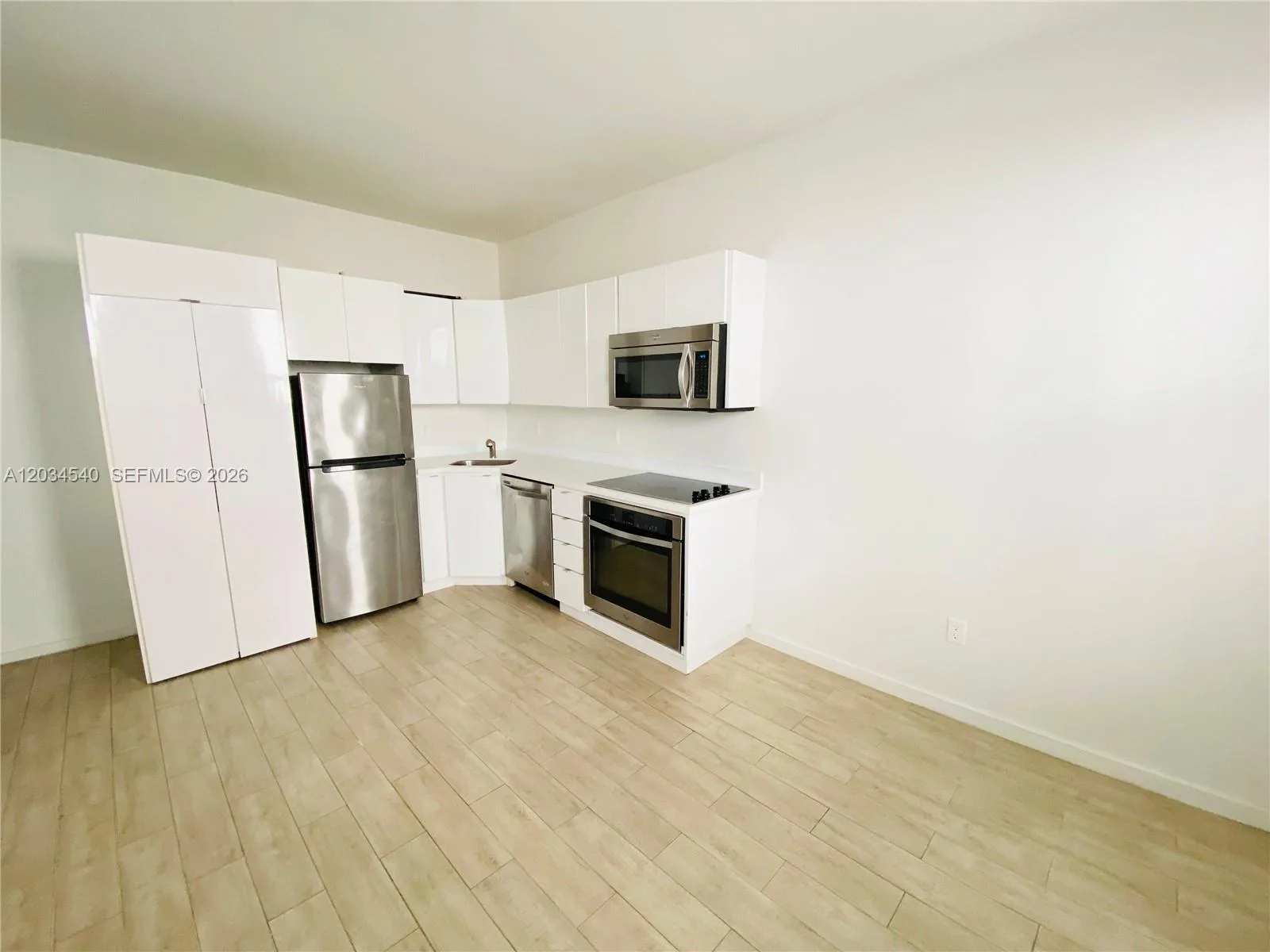 1611 Meridian Ave # 305, Miami Beach, FL 33139 photo 2