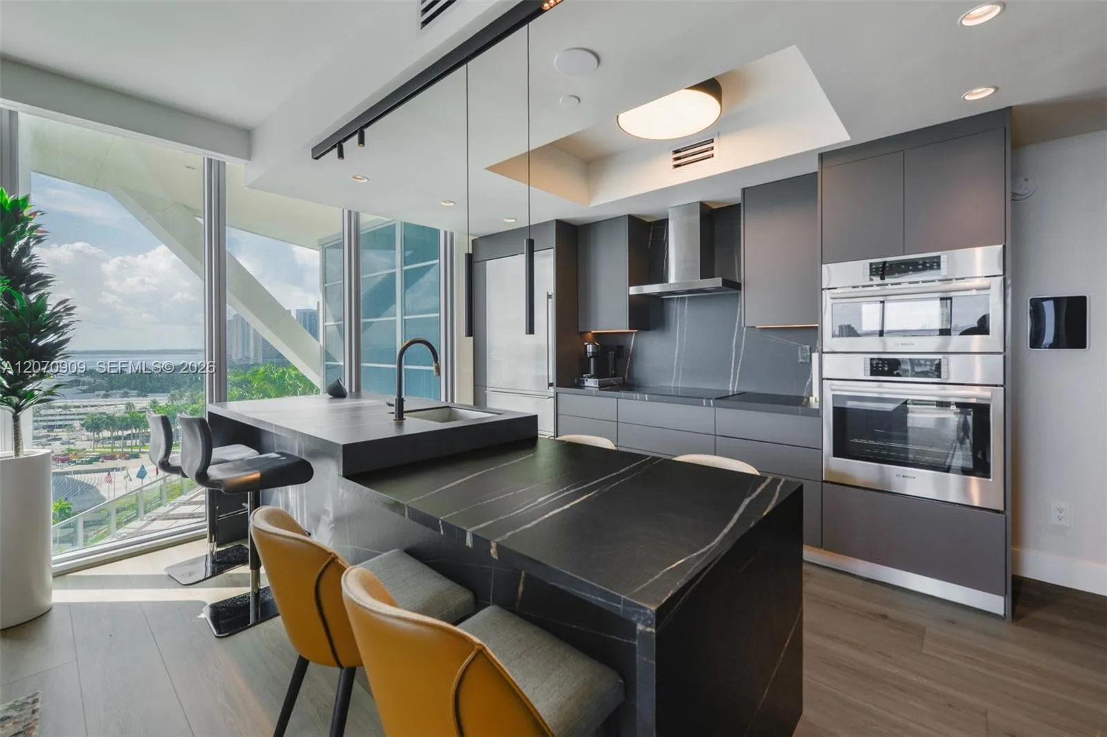 888 Biscayne Blvd # 1509, Miami, FL 33132 photo 7