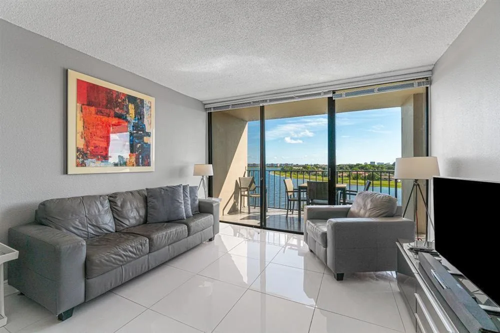 1830 Embassy Drive # 613, West Palm Beach, FL 33401 photo 2