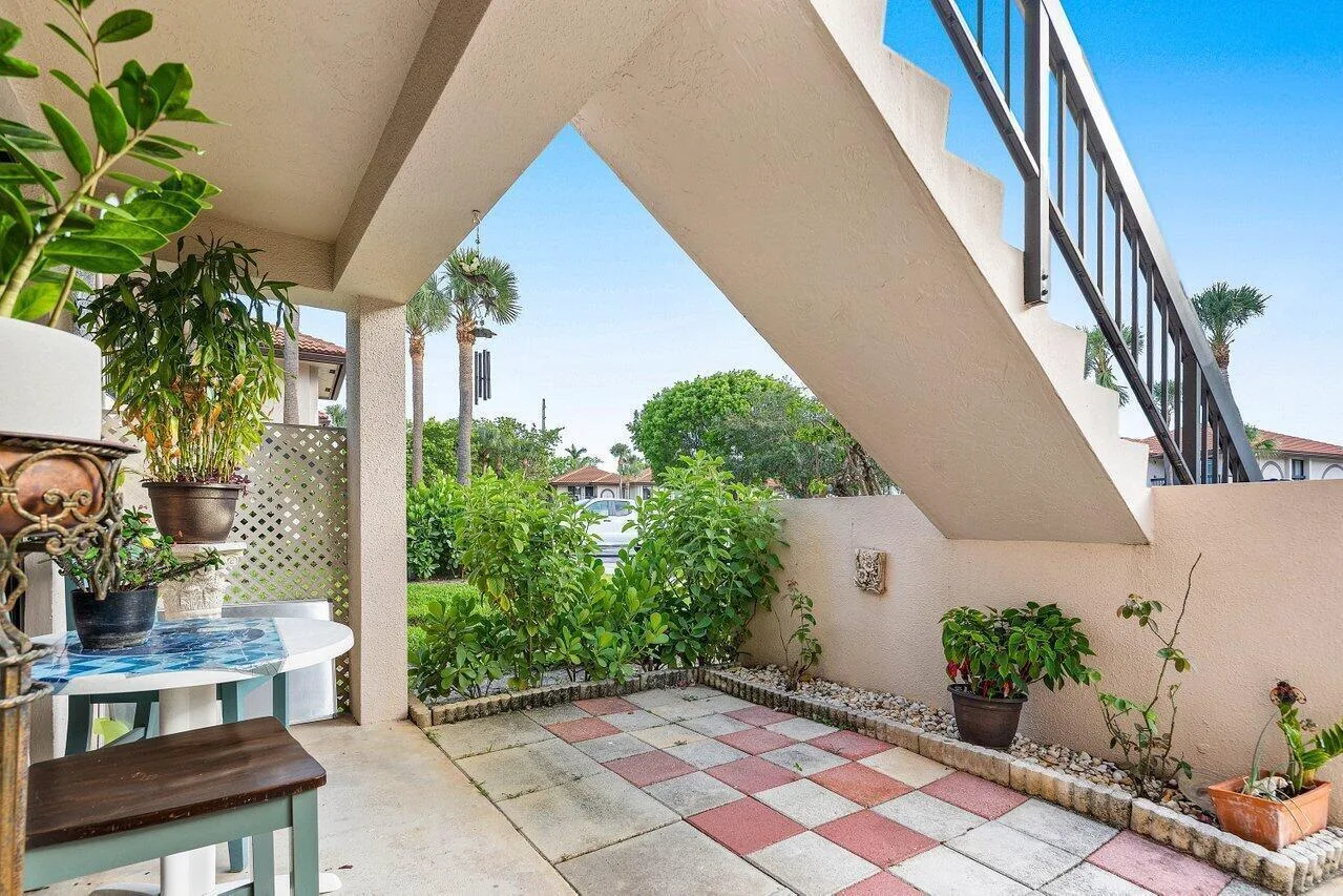 5200 E Club Circle # 106, Boca Raton, FL 33487