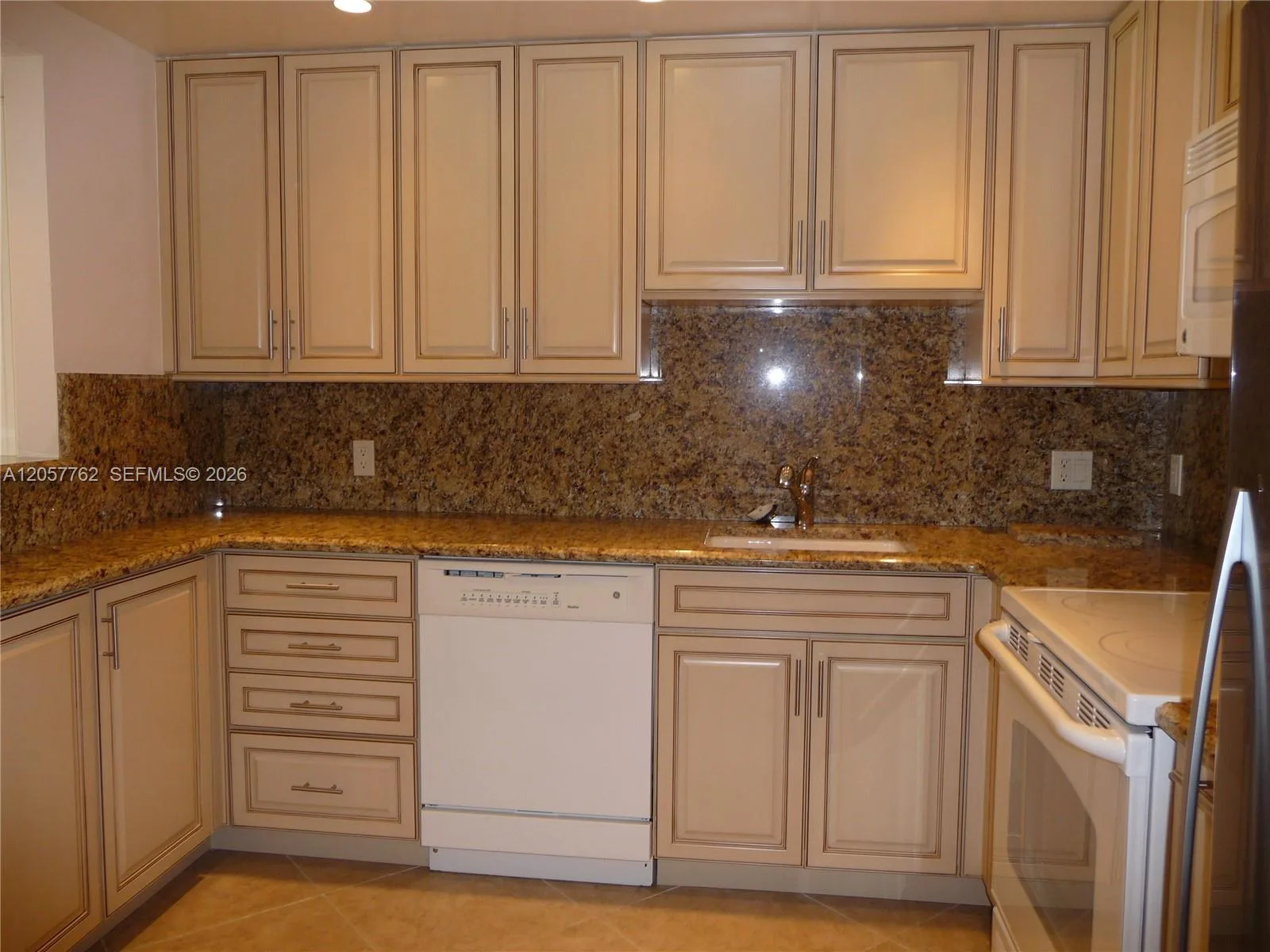 18071 Biscayne Blvd # 603, Aventura, FL 33160 photo 2