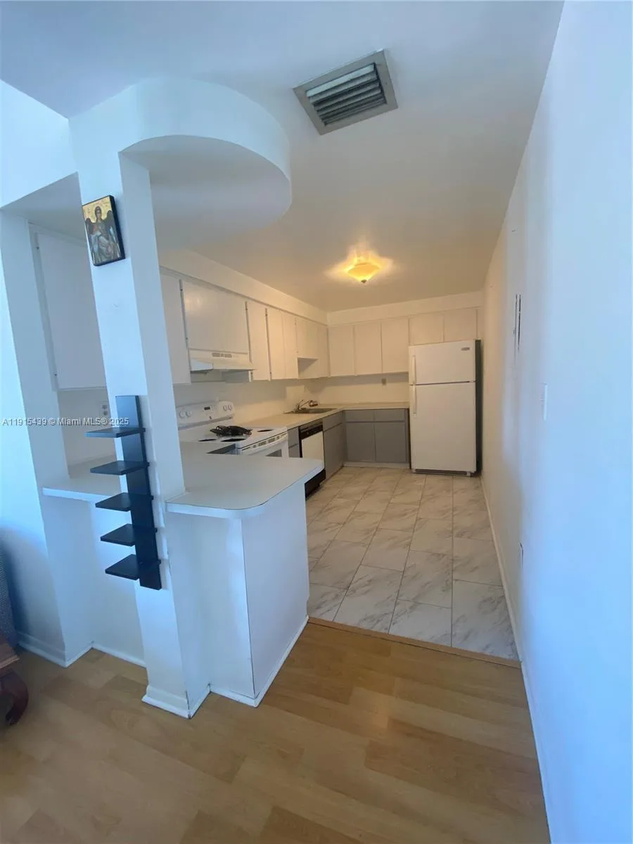 1051 Meridian Ave # 1M, Miami Beach, FL 33139 photo 3
