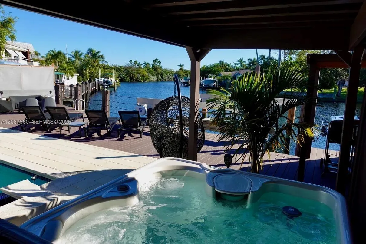 2100 NE 24th St, Wilton Manors, FL 33305 photo 7