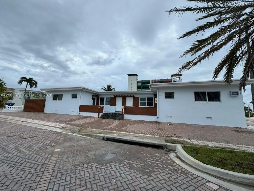 338 Roosevelt St # 1003, Hollywood, FL 33019 photo 3