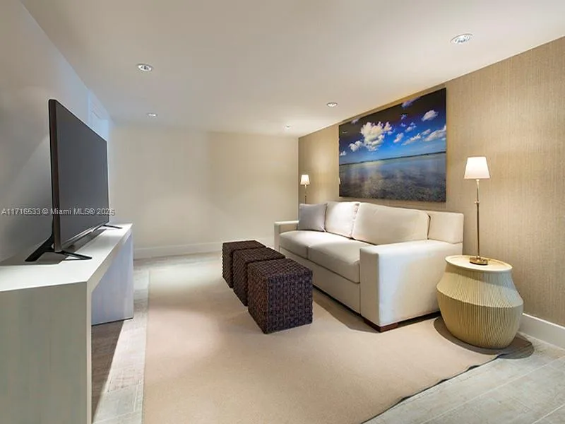 102 24th St # 1540, Miami Beach, FL 33139 photo 9