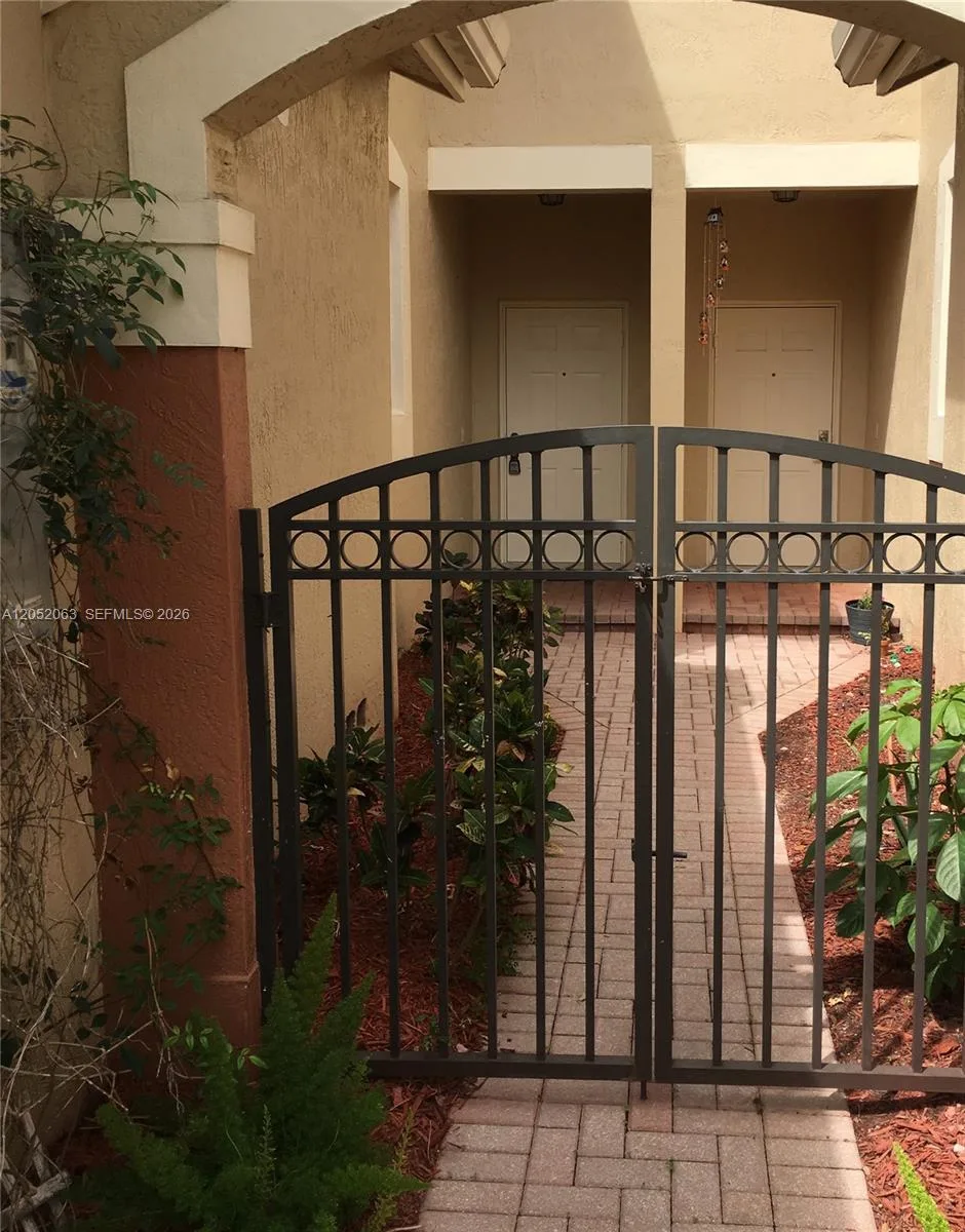 4258 Vineyard Cir, Weston, FL 33332