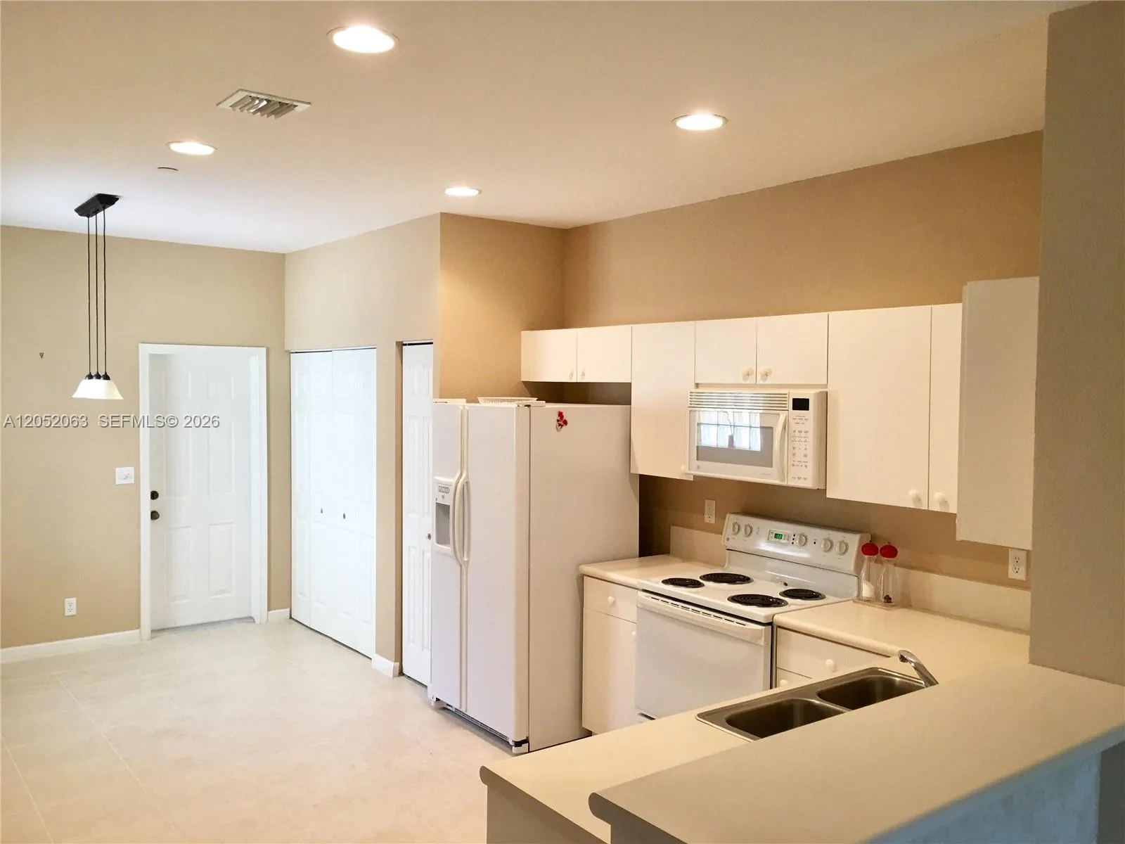4258 Vineyard Cir, Weston, FL 33332 photo 4