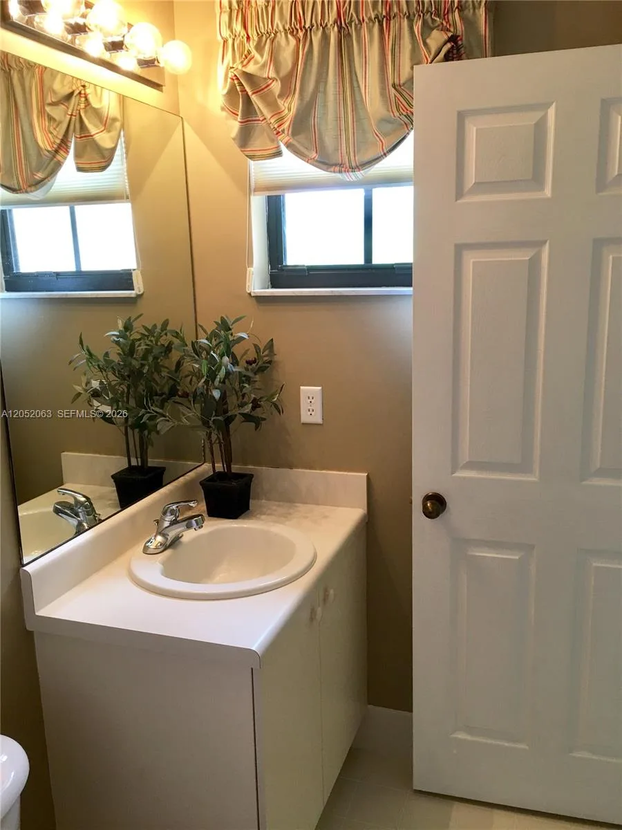 4258 Vineyard Cir, Weston, FL 33332 photo 7