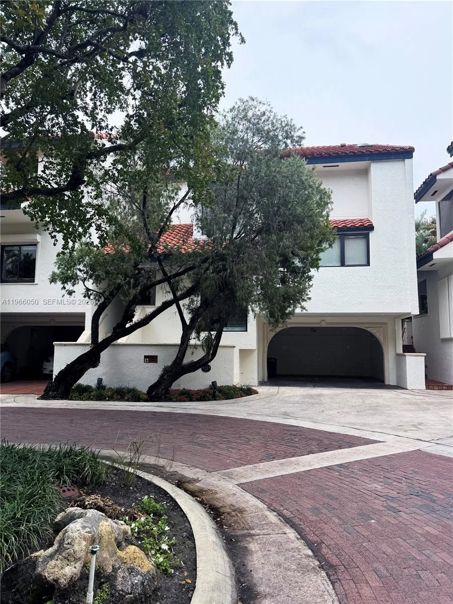 2000 S Bayshore Drive # 13, Miami, FL 33133